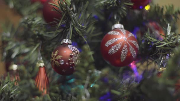 Рождество и Новый год Декорации устойчивый выстрел. Аннотация Blurred Bokeh Holiday Background. Мерцающий Гарланд. Огни рождественской ёлки . — стоковое видео