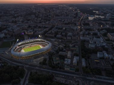Minsk, Beyaz Rusya, 14 Ağustos 2018 - Ulusal Olimpiyat Stadyumu Dinamo ise çok amaçlı futbol ve atletizm Stadyumu Minsk, Beyaz Rusya, bir büyük yenileme projesi sonra yeniden açıldı. Hava dron vurdu