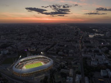 Minsk, Beyaz Rusya, 14 Ağustos 2018 - Ulusal Olimpiyat Stadyumu Dinamo ise çok amaçlı futbol ve atletizm Stadyumu Minsk, Beyaz Rusya, bir büyük yenileme projesi sonra yeniden açıldı. Hava dron vurdu