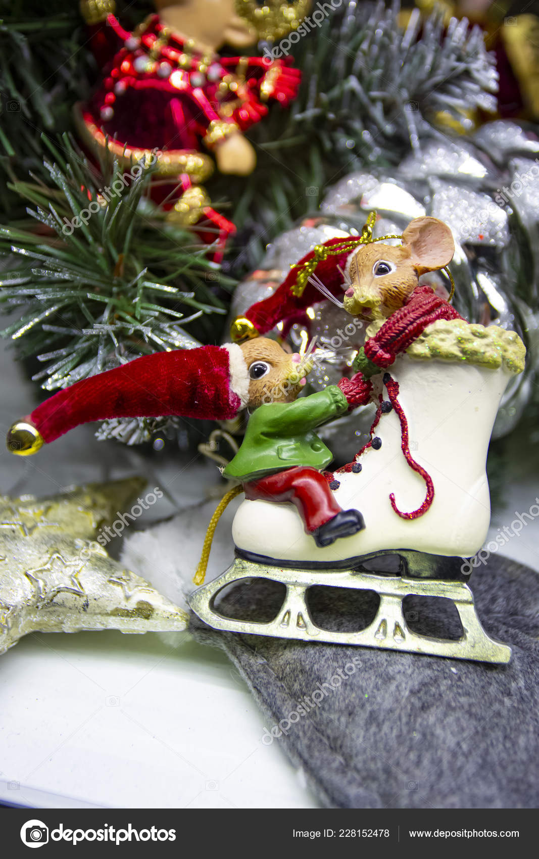 Vintage Christmas Tree Toy Decorations Mouse On Ice Skates Skating