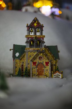 karanlık vintage Noel tatil evi parlıyor