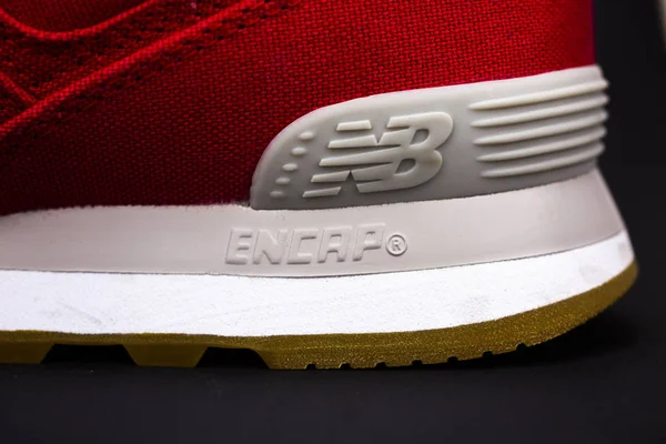 Boston, Ma, Stany Zjednoczone Ameryki, stycznia 2019 - sportowe buty New Balance Nb 574 na tle studio. Nowe saldo lekkoatletyka, jednym z głównych producentów obuwia sportowego. Ilustracyjnych redakcji — Zdjęcie stockowe