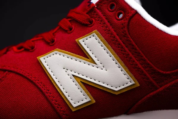 Boston, Ma, Stany Zjednoczone Ameryki, stycznia 2019 - sportowe buty New Balance Nb 574 na tle studio. Nowe saldo lekkoatletyka, jednym z głównych producentów obuwia sportowego. Ilustracyjnych redakcji — Zdjęcie stockowe