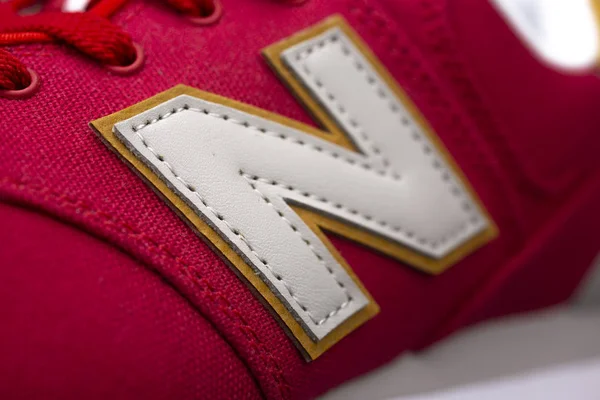 Boston, Ma, Stany Zjednoczone Ameryki, stycznia 2019 - sportowe buty New Balance Nb 574 na tle studio. Nowe saldo lekkoatletyka, jednym z głównych producentów obuwia sportowego. Ilustracyjnych redakcji — Zdjęcie stockowe