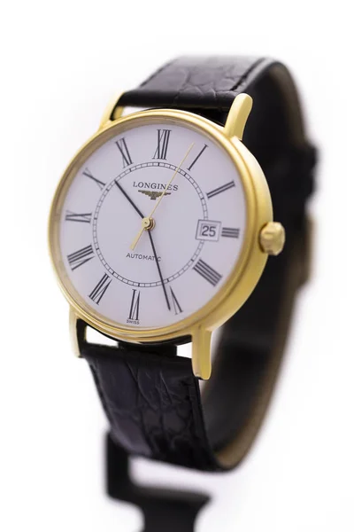 Saint-Imier, Swiss 15 September 2019 Longines La Grande Mekanisme arloji mechamic klasik Automatic White Dial Mens Watch swiss membuat jam tangan mewah menonton tembakan makro jarak dekat terisolasi pada stand — Stok Foto