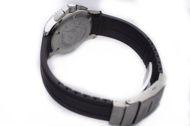 Saint-Imier, İsviçre 15 Eylül 2019 - Longines Hydroconquest Chronograph Black Dial Mens İsviçre yapımı lüks kol saati yakın çekim makro çekim masada izole