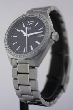 Chaux-de-Fonds, İsviçre, 21 Ağustos 2019 - Klasik Tag Heuer Carrera izle