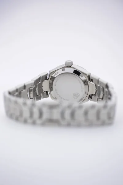 Chaux-de-Fonds, Švýcarsko, srpen 21 2019-uzavření visačky Heuer Link s drahokamy, Švýcaři vyráběli luxusní Náramkové hodinky ve švýcarských výrobních hodinách, izolované na bílém zadek — Stock fotografie