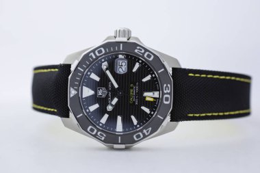 Chaux-de-Fonds, İsviçre, 21 Ağustos 2019 - İsviçre üretim saat şirketinden ünlü İsviçre yapımı lüks kol saati Tag Heuer Grand Carrera saatinin kapanışı