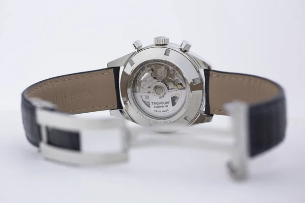 Οσό-ντε-Φονντς, Ελβετία, Αύγουστος 21 2019-το κλείσιμο της ετικέτας HEUER Grand Carrera ρολόι, ένα διάσημο ελβετικό ρολόι καρπού από την Ελβετία εταιρεία παραγωγής ρολογιών — Φωτογραφία Αρχείου