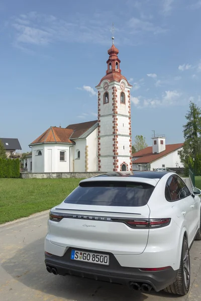 Eslovenia Liubliana, 31 de agosto de 2019 - Parte trasera del Porsche Cayenne Coupe Turbo S de Stuttgart durante la prueba de manejo — Foto de Stock