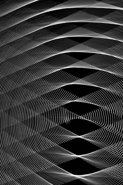 Abstrata exposição longa linhas de luz borradas fundo preto e branco. Formas geométricas — Fotografia de Stock