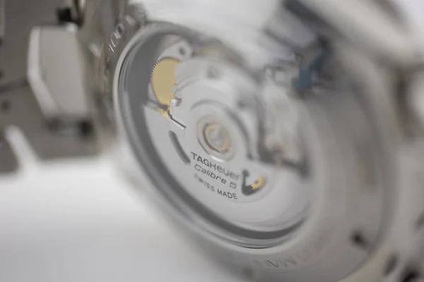 Chaux-de-Fonds, İsviçre, 21 Ağustos 2019 - Tag Heuer Grand Carrera calibre 5 mekanizmalı saatin kapanışı — Stok fotoğraf