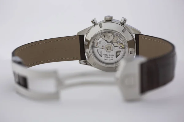 Chaux-de-Fonds, Schweiz, augusti 21 2019-den närbild av Tag Heuer Grand Carrera klocka, en berömd schweizisk gjort lyx armbandsur från Schweiz Manufacturing Clock Company — Stockfoto