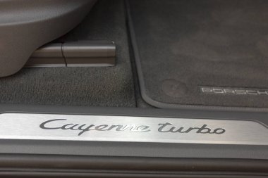 Slovenya ljubljana, 31 Ağustos 2019 - Test sürüşü sırasında Stuttgart'tan Porsche Cayenne Coupe Turbo S'in zemini