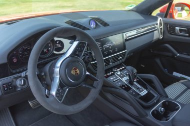 Slovenya ljubljana, 31 Ağustos 2019 - Test sürüşü sırasında Stuttgart'tan Sport Suv iç Porsche Cayenne Coupe Turbo S