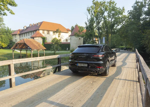 Slovenia ljubljana, 31 August 2019 - Black Porsche Cayenne Coupe Turbo S from Stuttgart during test drive on wooden bridge — Stock Photo, Image