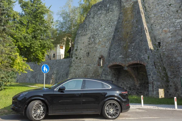 Eslovenia Liubliana, 31 de agosto de 2019 - Porsche Cayenne Coupe Turbo S desde Stuttgart durante la prueba de manejo — Foto de Stock