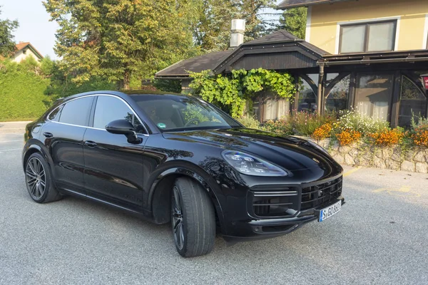 Eslovenia Liubliana, 31 de agosto de 2019 - Porsche Cayenne Coupe Turbo S desde Stuttgart durante la prueba de manejo — Foto de Stock