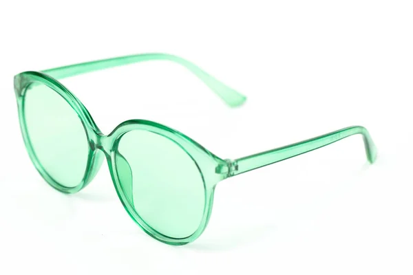 带有透明镜片的绿色塑料镜框中的设计师时髦眼镜 — 图库照片