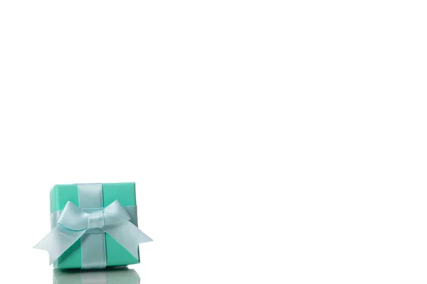 Small Light green square cardboard gift box tied with satin ribbon and bow — Stock Photo, Image