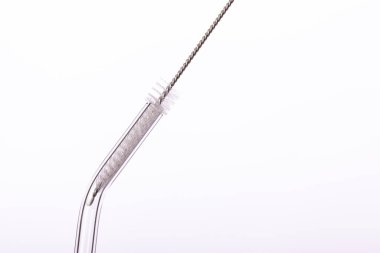 Temizlik fırçaları ve yeniden kullanılabilir bardaklarla Eko-Dost İçici Seti