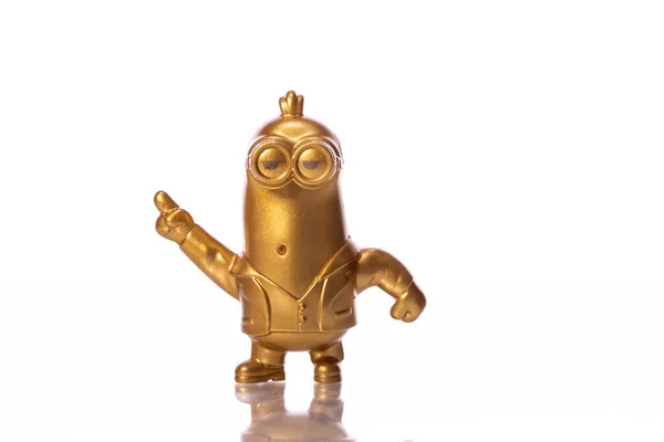 Los Ángeles, Estados Unidos - 17 de agosto de 2020: Golden dancing minions toy, white background — Foto de Stock