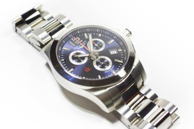 Paris, Fransa 01.10.2020 - Longines kol saati İsviçre yapımı saat üretimi