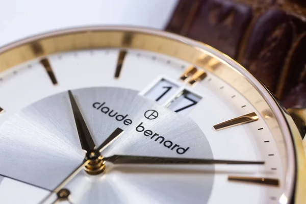 Geneve, Switzerland 01.10.2020 - Claude Bernard swiss 가 시계를 세밀하게 만들었다 — 스톡 사진