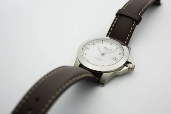 Tokyo, Japon 01.10.2020 - Longines montre-bracelet - célèbre montre suisse de luxe — Photo