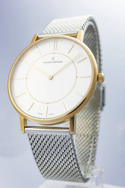 Geneve, Zwitserland 01.10.2020 - Claude Bernard swiss heeft horloge gemaakt — Stockfoto