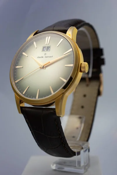 Женева, Швейцария 01.10.2020 - Claude Bernard swiss made watch — стоковое фото