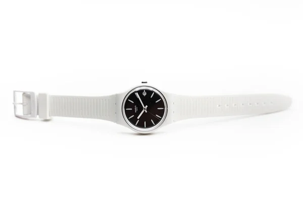 Londres, GB 07.10.2020 - Swatch de moda suizo hecho de cuarzo fecha del reloj 19 — Foto de Stock