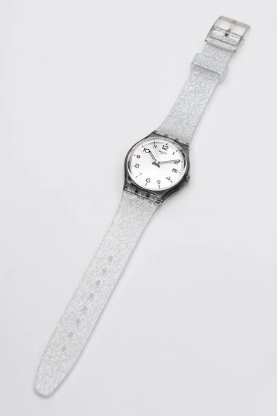 Londyn, GB 07.10.2020 - Swatch najtańszy szwajcarski zegarek modowy — Zdjęcie stockowe