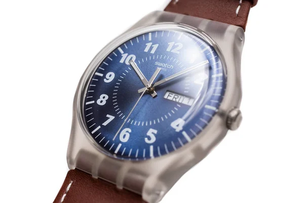 Geneve, Švýcarsko 07.10.2020 - Swatch swiss vyrobil křemenné hodinky na plastovém pouzdře — Stock fotografie