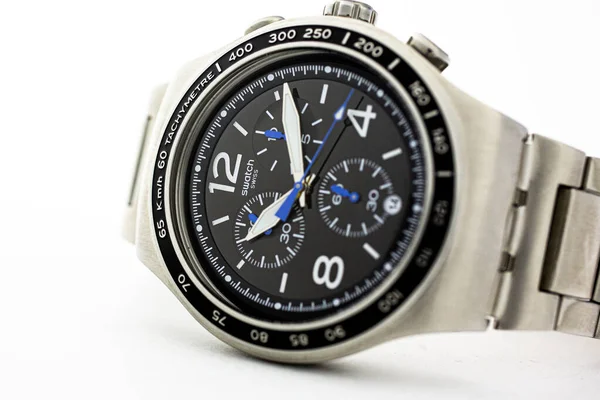 Женева, Швейцария 07.10.2020 - Swatch classic design swiss mechanical watch — стоковое фото