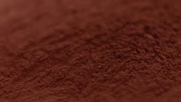 Tres barras de chocolate hechas a mano caen en polvo de cacao crudo en cámara lenta — Vídeos de Stock