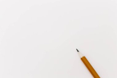 Kalem beyaz arkaplanda izole edilmiş. Görünümün üstünde.