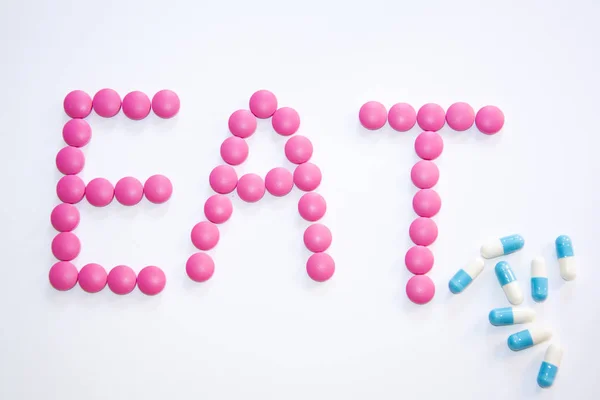 Çeşitli ilaç tıp hap, tablet ve kapsüller beyaz arka plan ile.