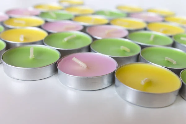 Velas Chá Coloridas Decorativas Cores Rosa Amarelo Verde — Fotografia de Stock