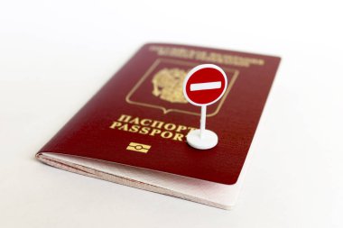 Yakın dur yasa dışı göç kavramı, Rus pasaportu ve dur işareti