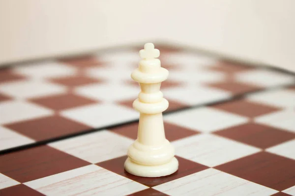 White Plastic Chesspiece King Chessboard Closeup — Stock Photo, Image