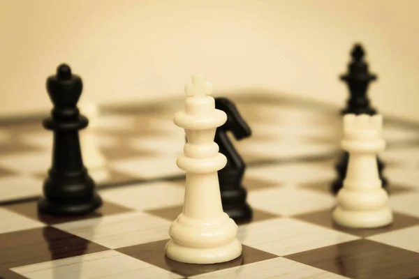 White Black Chess Pieces Chessboard Closeup Retro Design — Stock Photo, Image