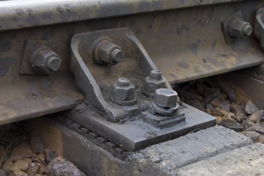 Raylar ve paslı donanım yakın çekim ile uyuyanlar.