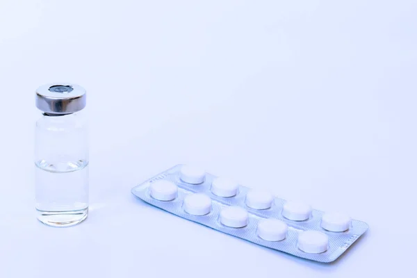 Fläschchen Und Tabletten Blistergetöntem Blau Mit Kopierraum — Stockfoto
