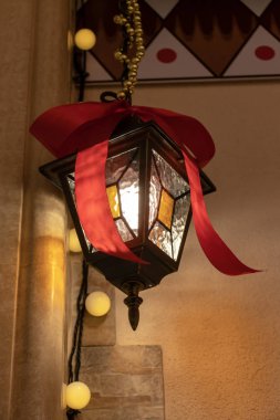 Vintage zinciri fener, tatil dekorasyon ile lamba asılı.