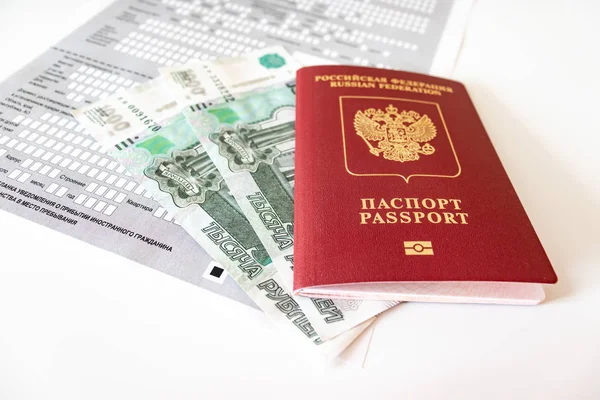 Passeport Russe Argent Formulaire Inscription Lieu Séjour Sur Table — Photo