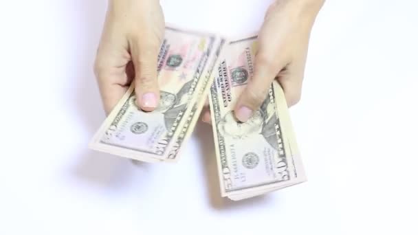 Mains Féminines Comptant Argent Sur Blanc Billets Cinquante Dollars Espèces — Video