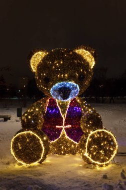 Moskova, Rusya - 15 Aralık 2018: yeni yıl ve Noel Işıksaçan açık süslemeleri Sireneviy Park. LED ışık çelenk ve ışıklar.