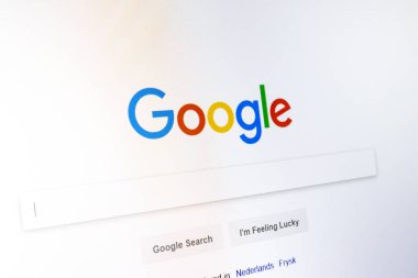 Moskova, Rusya - 11 Ocak 2018: Google ana ve imleç dizüstü bilgisayar ekranında.